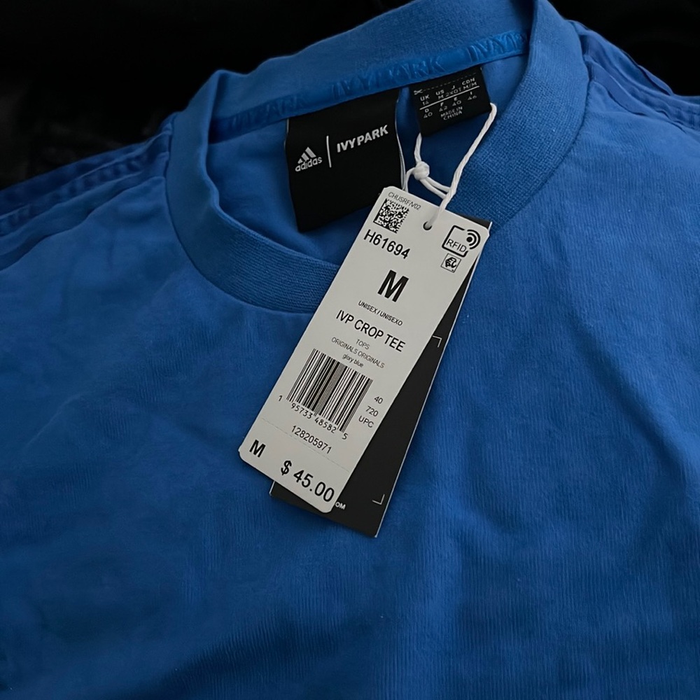 IVP CROP TEE